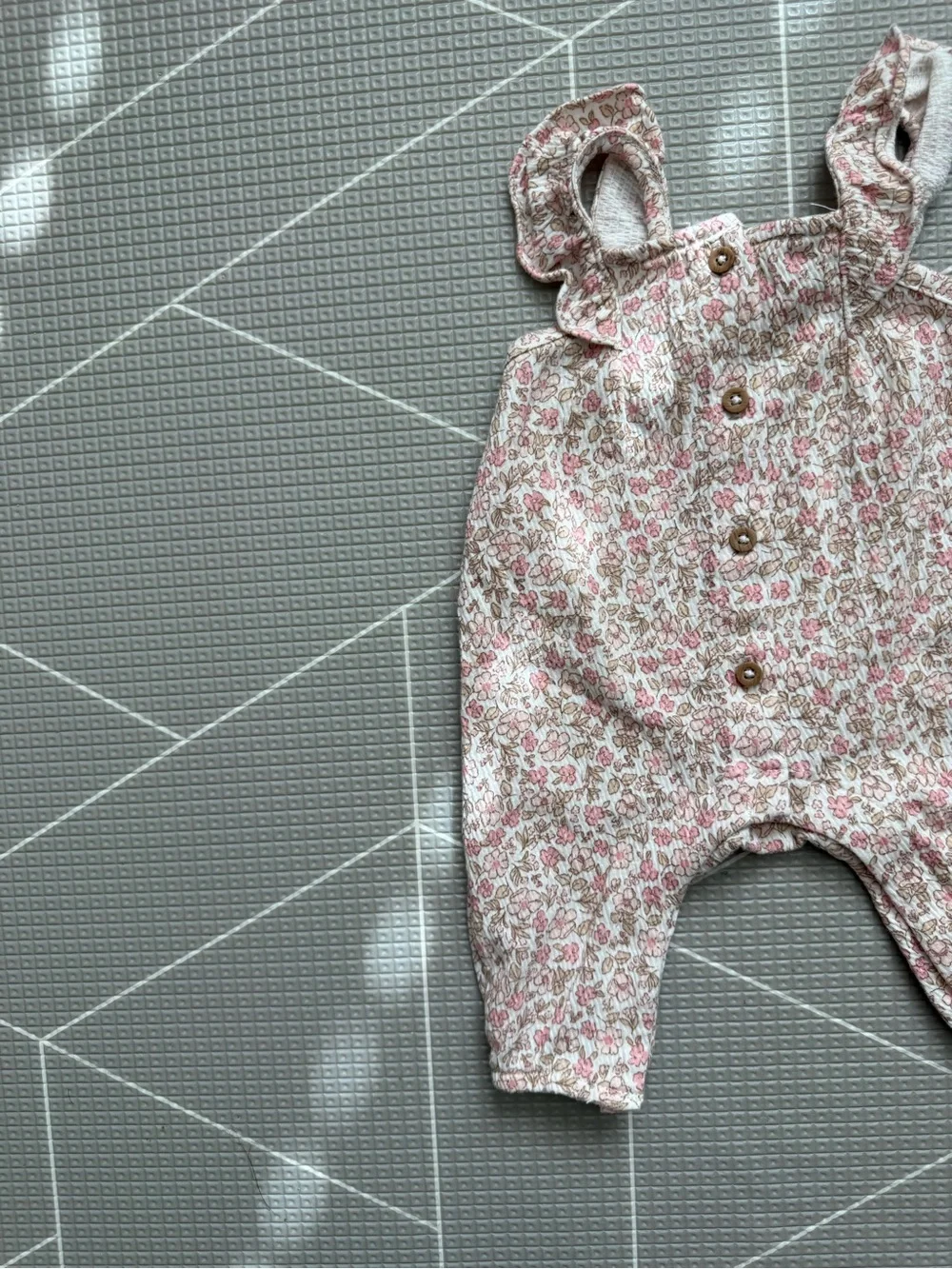 Carter's|Baby girl Ditsy floral Cream Cotton gauzy jumpsuit w buttons & ruffles•